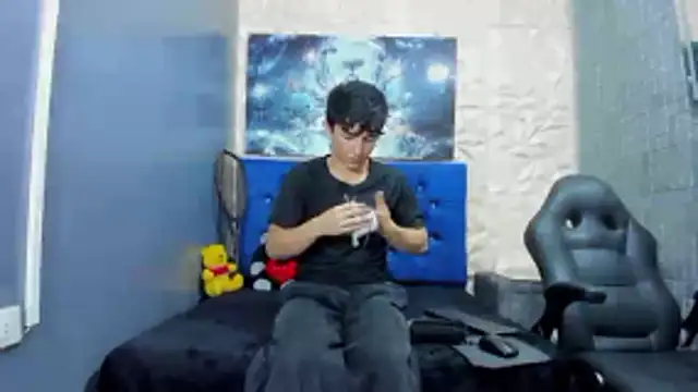 ElanGiraldo online show from March 2026 11:21:02 PM