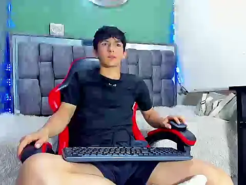 ElanGiraldo online show from April 2026 11:04:01 PM