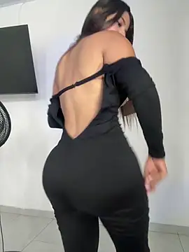 EmmiiGlow online show from March 2026 10:13:01 PM