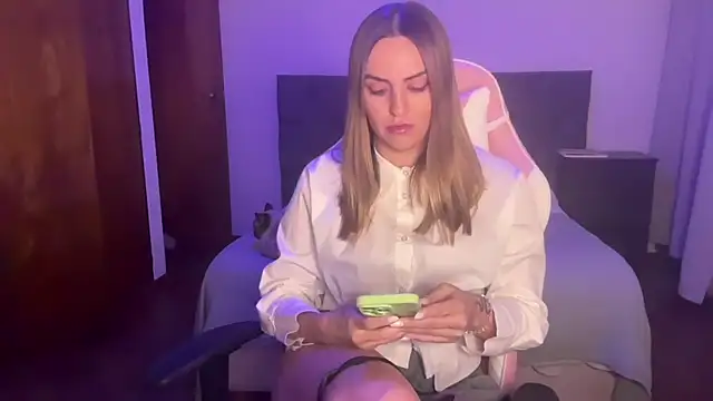 Snapshot of MiaGlows chatting on November 2025 12:54:02 AM MiaGlows online show from November 2025 12:54:02 AM