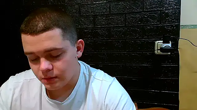 CuteButNaughty  online show from December 2025 09:09:02 PM