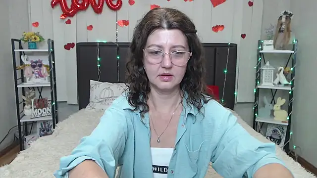 Snapshot of RoseHille chatting on May 2026 05:12:01 AM RoseHille online show from May 2026 05:12:01 AM