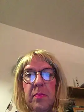 Snapshot of simone_xdressing chatting on December 2024 01:13:01 AM simone xdressing online show from December 2024 01:13:01 AM