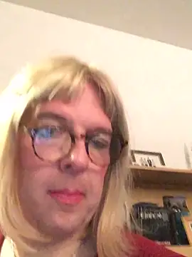 Snapshot of simone_xdressing chatting on March 2025 01:00:02 AM simone xdressing online show from March 2025 01:00:02 AM