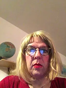 Snapshot of simone_xdressing chatting on November 2025 01:30:02 AM simone xdressing online show from November 2025 01:30:02 AM