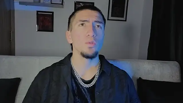 AresMassimoX online show from November 2025 12:56:02 AM