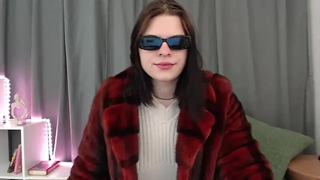 Dona Mafia online show from November 2025 11:15:01 PM