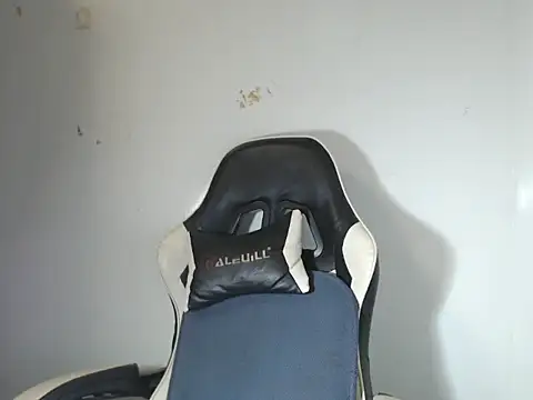 andy cummy27 online show from December 2025 01:31:01 PM