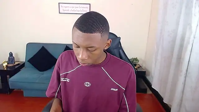 Snapshot of Miilo18 chatting on December 2025 09:21:02 PM Miilo18 online show from December 2025 09:21:02 PM