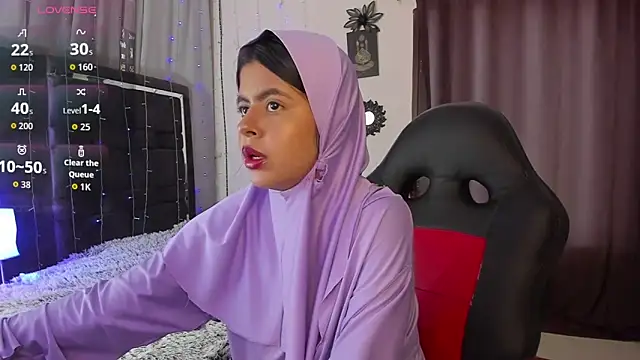 Snapshot of NaylaAbadi chatting on November 2025 12:31:02 PM NaylaAbadi online show from November 2025 12:31:02 PM