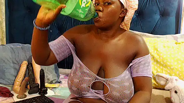 Snapshot of DarkCherryx chatting on February 2026 09:52:01 AM DarkCherryx online show from February 2026 09:52:01 AM