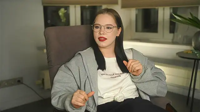 Snapshot of CrystaSvendsen chatting on November 2025 12:49:02 PM CrystaSvendsen online show from November 2025 12:49:02 PM