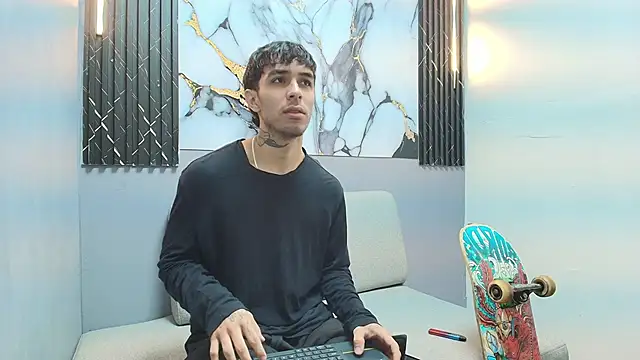 Snapshot of Aethon_noir chatting on November 2025 01:10:01 PM Aethon noir online show from November 2025 01:10:01 PM