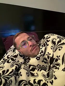 Lucasjandre online show from April 2026 09:54:02 AM