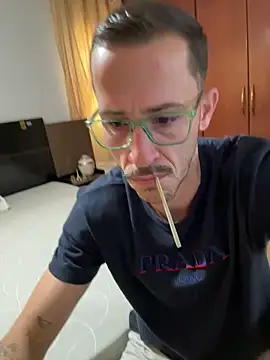 Lucasjandre online show from April 2026 11:37:01 AM