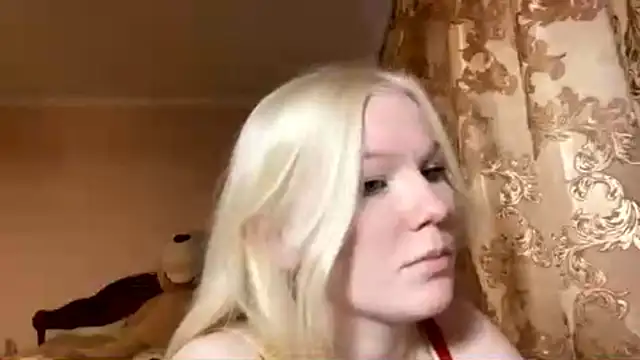 LynellMahe online show from November 2025 10:43:02 AM