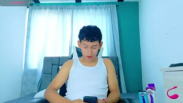 FelipeGonzalezz online show from November 2025 02:17:01 PM