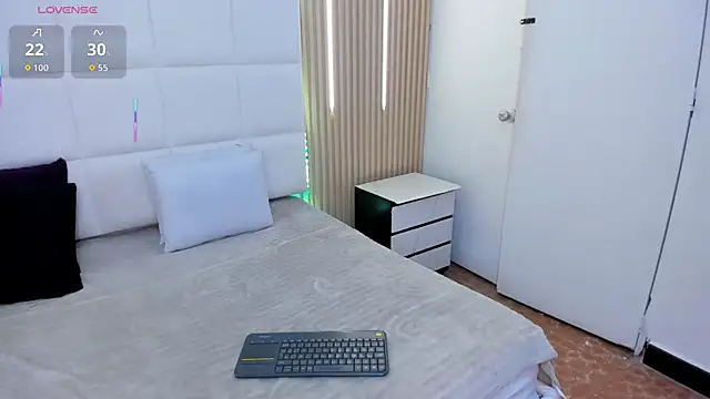 emilyandlea  online show from January 2026 07:37:02 PM