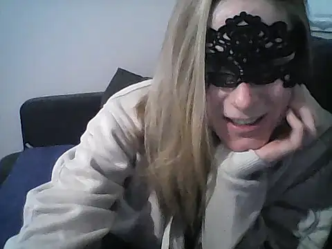 Snapshot of MelleEloa chatting on November 2025 10:11:02 PM MelleEloa online show from November 2025 10:11:02 PM