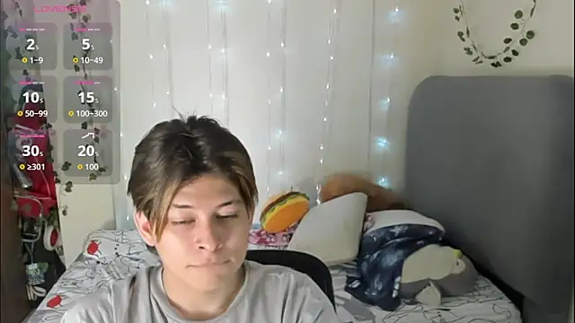 Felix kitty online show from December 2025 07:09:01 PM