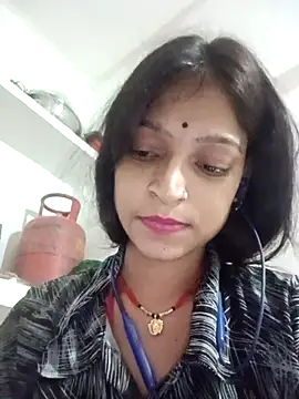 Mohnicute online show from April 2026 07:19:01 PM