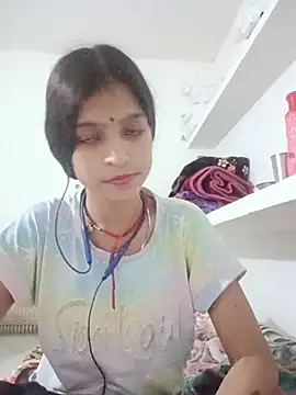 Mohnicute online show from May 2026 06:15:02 PM