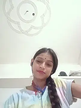 Mohnicute online show from July 2026 06:21:01 PM