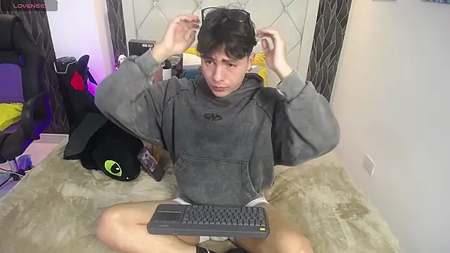 Samu FoXXX online show from December 2025 08:39:01 PM