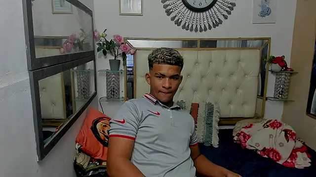 mathews    online show from December 2025 03:33:02 AM