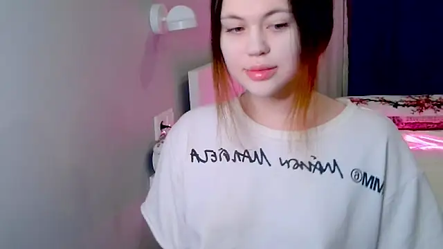 Snapshot of cuddlymisa chatting on November 2025 06:52:02 PM cuddlymisa online show from November 2025 06:52:02 PM