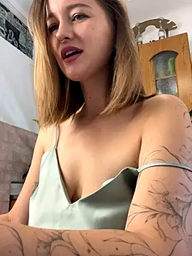 yourladyMary online show from November 2025 12:24:01 AM