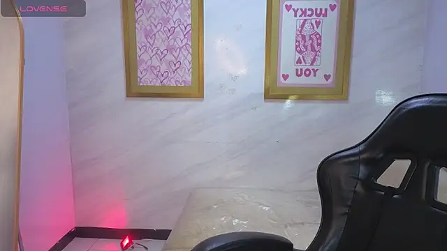 Snapshot of Violetta_jhonson_a chatting on June 2026 09:14:01 AM Violetta jhonson a online show from June 2026 09:14:01 AM