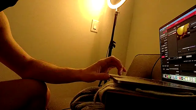 Snapshot of sculpteddesire chatting on November 2025 07:23:02 PM sculpteddesire online show from November 2025 07:23:02 PM