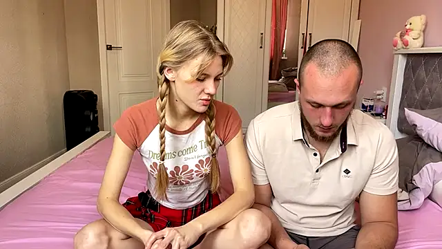 Snapshot of Daisy_Couple chatting on December 2025 09:14:01 AM Daisy Couple online show from December 2025 09:14:01 AM