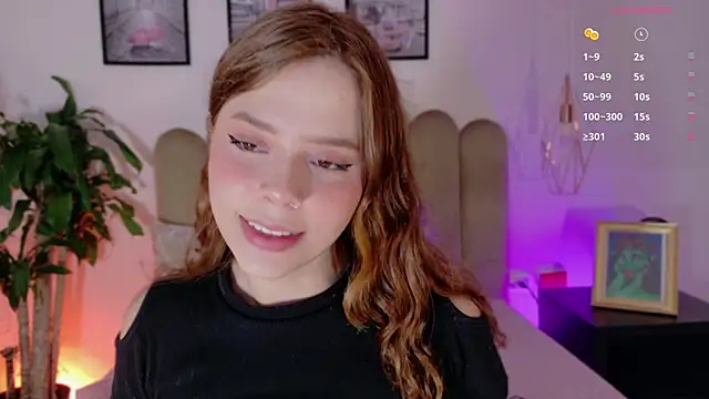 Snapshot of sienna_bloo chatting on December 2025 01:49:02 PM sienna bloo online show from December 2025 01:49:02 PM