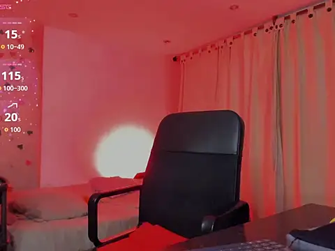 Snapshot of LaGoldenBitch chatting on May 2026 01:02:02 AM LaGoldenBitch online show from May 2026 01:02:02 AM