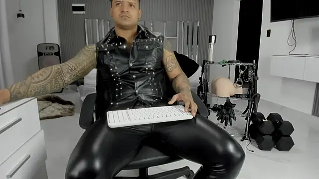 Snapshot of master_leather chatting on June 2026 04:56:01 AM master leather online show from June 2026 04:56:01 AM