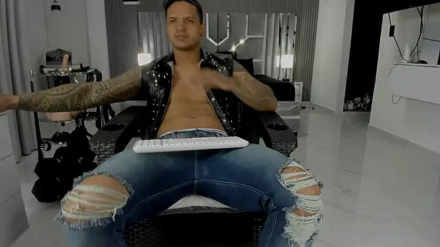 Snapshot of master_leather chatting on June 2026 02:11:01 AM master leather online show from June 2026 02:11:01 AM