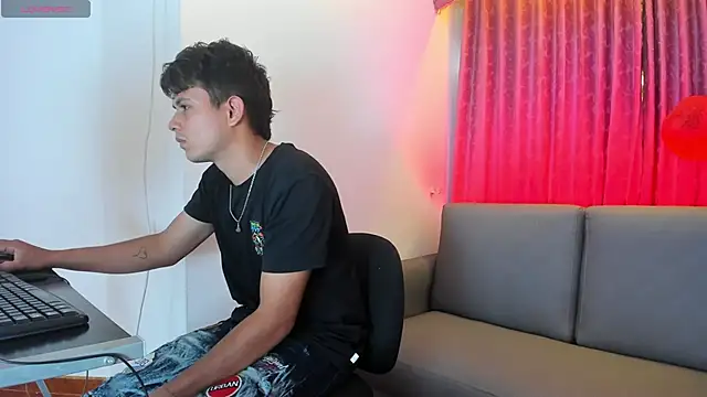 Snapshot of Hospick_white chatting on November 2025 06:28:01 PM Hospick white online show from November 2025 06:28:01 PM