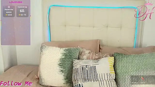 Daphne Hills online show from April 2026 06:56:02 PM