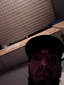 Snapshot of hotguy71000 chatting on December 2025 04:12:02 PM hotguy71000 online show from December 2025 04:12:02 PM