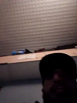 hotguy71000 online show from March 2026 11:33:01 PM