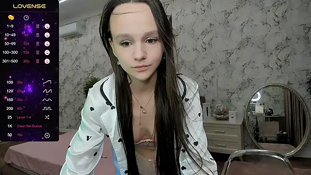 Snapshot of SandraPowers chatting on November 2025 12:47:01 AM SandraPowers online show from November 2025 12:47:01 AM