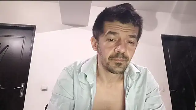 Snapshot of Dale_E chatting on May 2026 11:32:02 PM Dale E online show from May 2026 11:32:02 PM