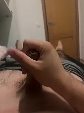 Snapshot of Yannick04 chatting on November 2025 01:48:01 AM Yannick04 online show from November 2025 01:48:01 AM