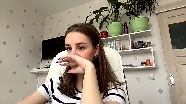 Snapshot of SweetieKatie chatting on November 2025 09:31:01 AM SweetieKatie online show from November 2025 09:31:01 AM