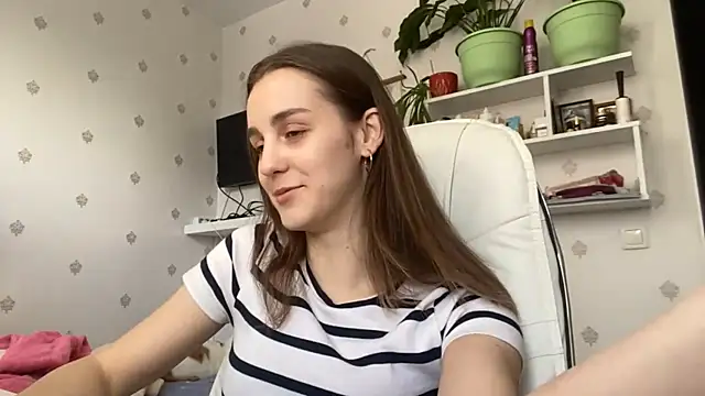 Snapshot of SweetieKatie chatting on December 2025 10:08:02 AM SweetieKatie online show from December 2025 10:08:02 AM