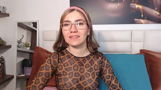 AriLumi online show from January 2026 12:32:01 PM