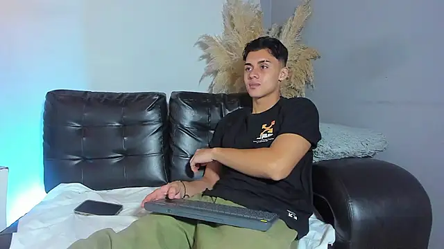 ZeusBrant online show from March 2026 01:47:01 PM