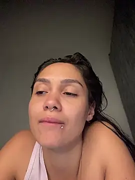 carolsapequinha online show from June 2026 10:12:01 PM